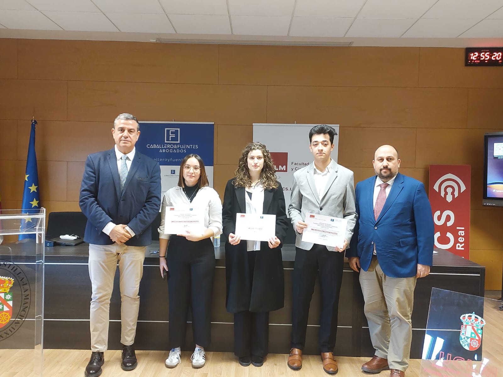 Premios del VI Certamen de Derecho "Caballero & Fuentes Abogados"