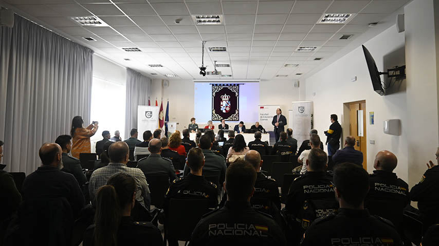 Inauguración del aula de formación permanente para policías y guardias civiles de la Cátedra Justicia y Prisión.