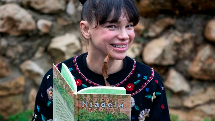 Beatriz Montañez en el Club de Lectura de la Biblioteca del Campus de Albacete