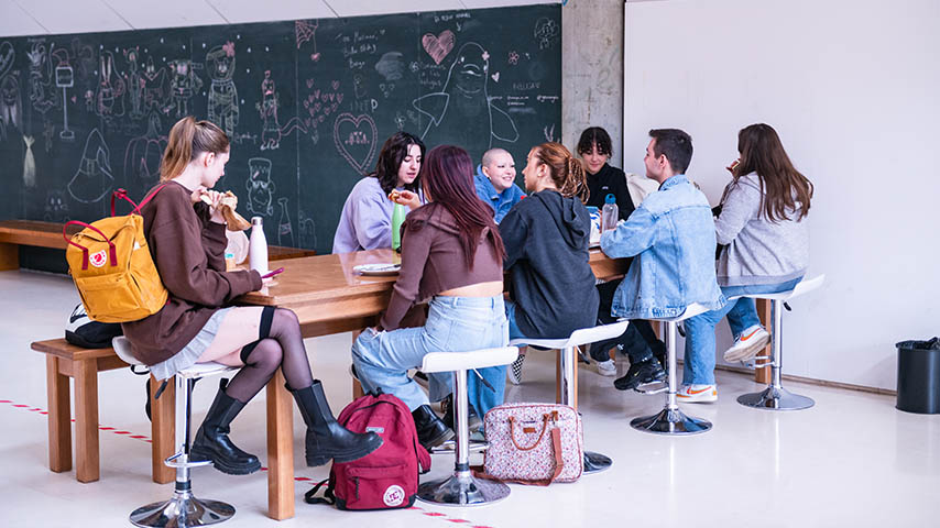 Estudiantes en el Campus de Cuenca
