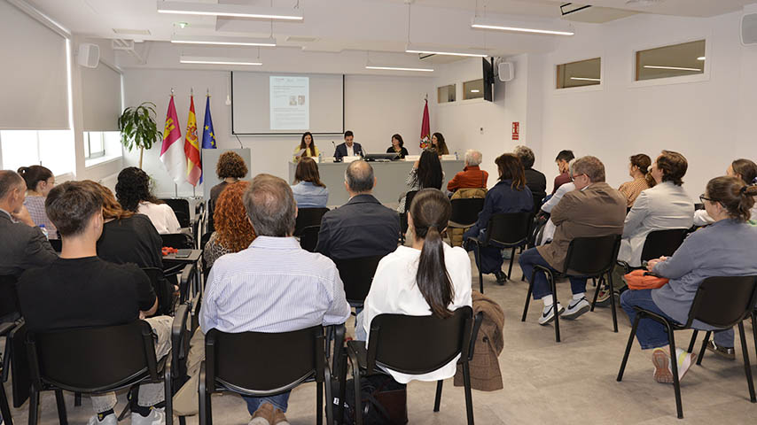 La Facultad de Educación de Ciudad Real reconoce la figura de la pedagoga Leonor Serrano poniendo su nombre al nuevo salón de grados 