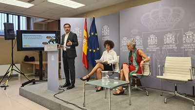 Alberto Garzón, Susana Aznar y Esther López.