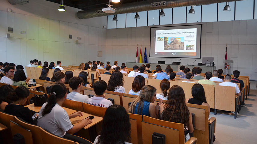 Jornada de bienvenida en la Escuela de Ingeniería Industrial y Aeroespacial de Toledo